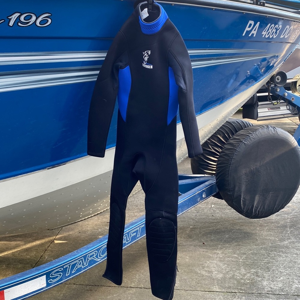 Kids wet suit